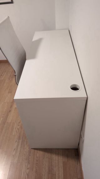 Set scrivania, cassettiera e sedia da ufficio