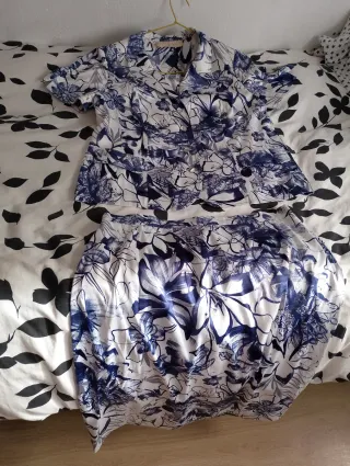 Conjunto de mujer floral azul y blanco
