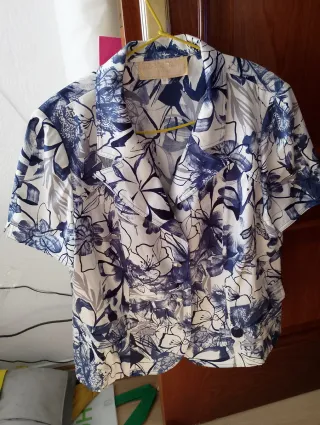 Conjunto de mujer floral azul y blanco