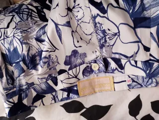 Conjunto de mujer floral azul y blanco