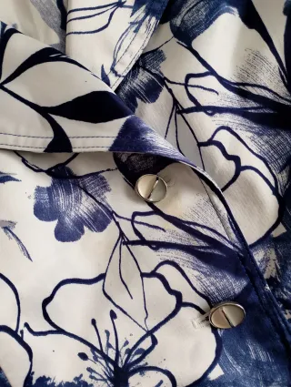 Conjunto de mujer floral azul y blanco