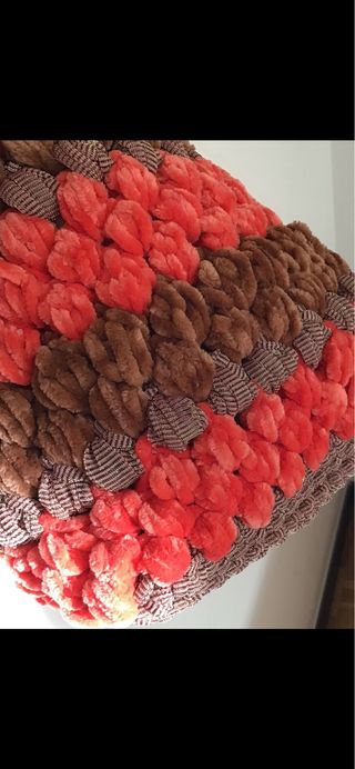 Tracollina uncinetto ciniglia marrone arancio