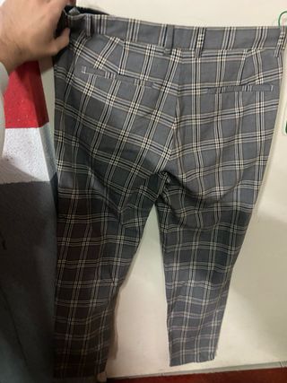 Pantalón cuadros Bershka gris