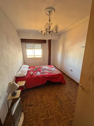 Se alquila habitación en Manzanares.