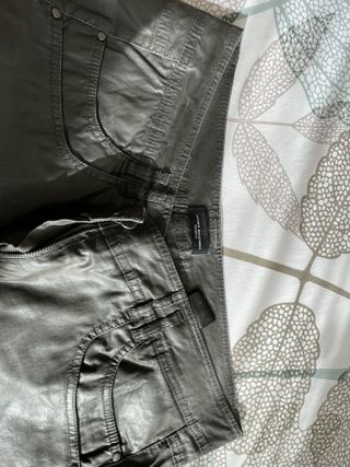 Pantalón efecto piel gris Javier Simorra T.44