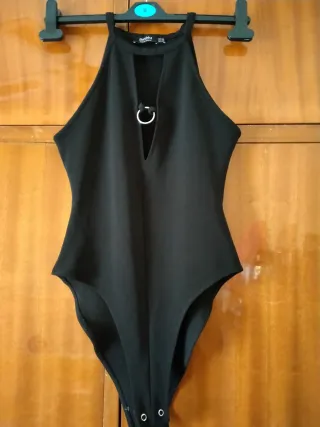 Body Bershka negro con aro