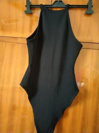 Body Bershka negro con aro