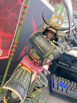 Figura Assassin's Creed Shadows PS5 + Juego