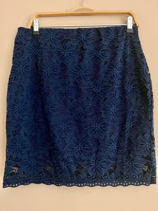 Falda de encaje floral azul