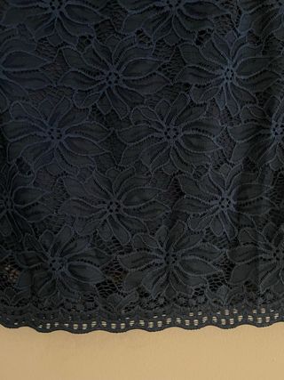 Falda de encaje floral azul