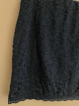 Falda de encaje floral azul