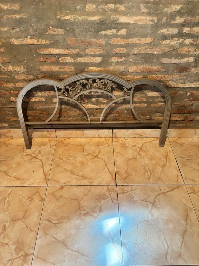 cama antigua de aluminio