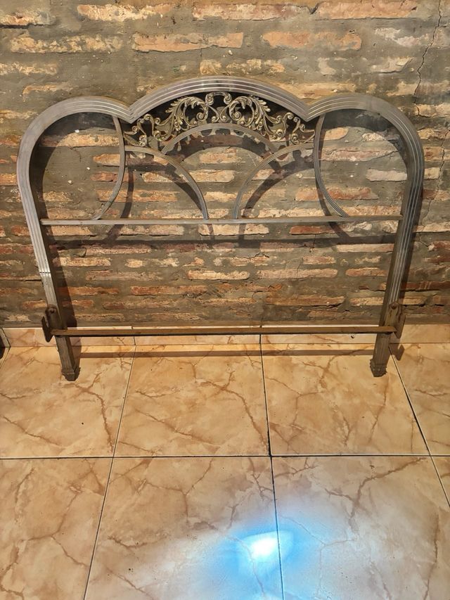 cama antigua de aluminio