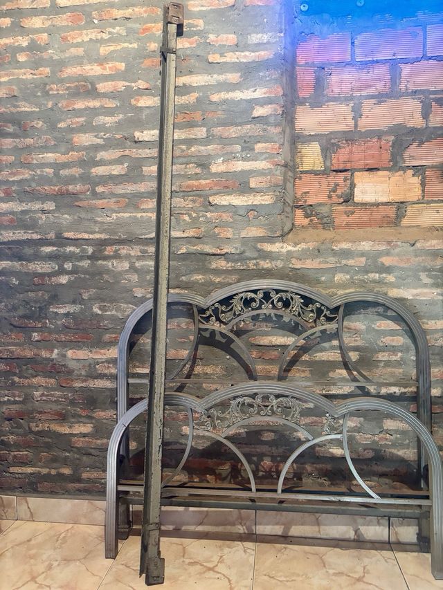 cama antigua de aluminio