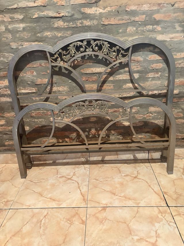 cama antigua de aluminio