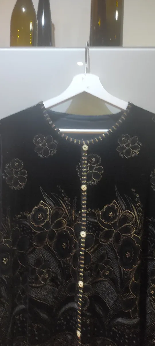 Jersey sedoso de mujer negro y dorado