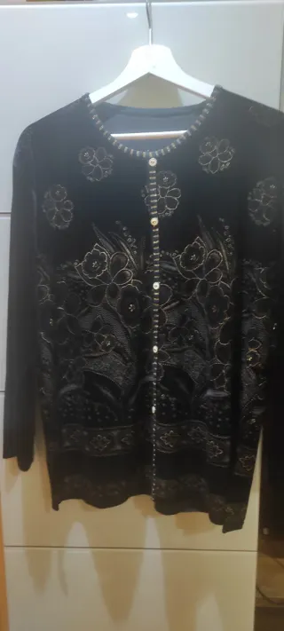 Jersey sedoso de mujer negro y dorado