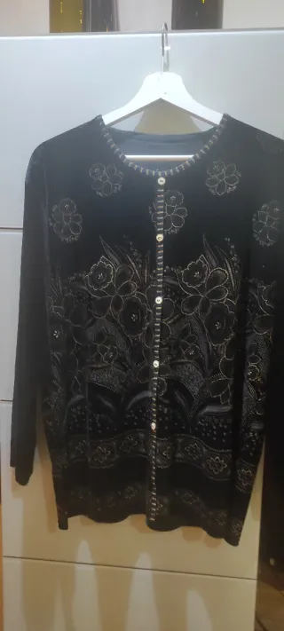 Jersey sedoso de mujer negro y dorado