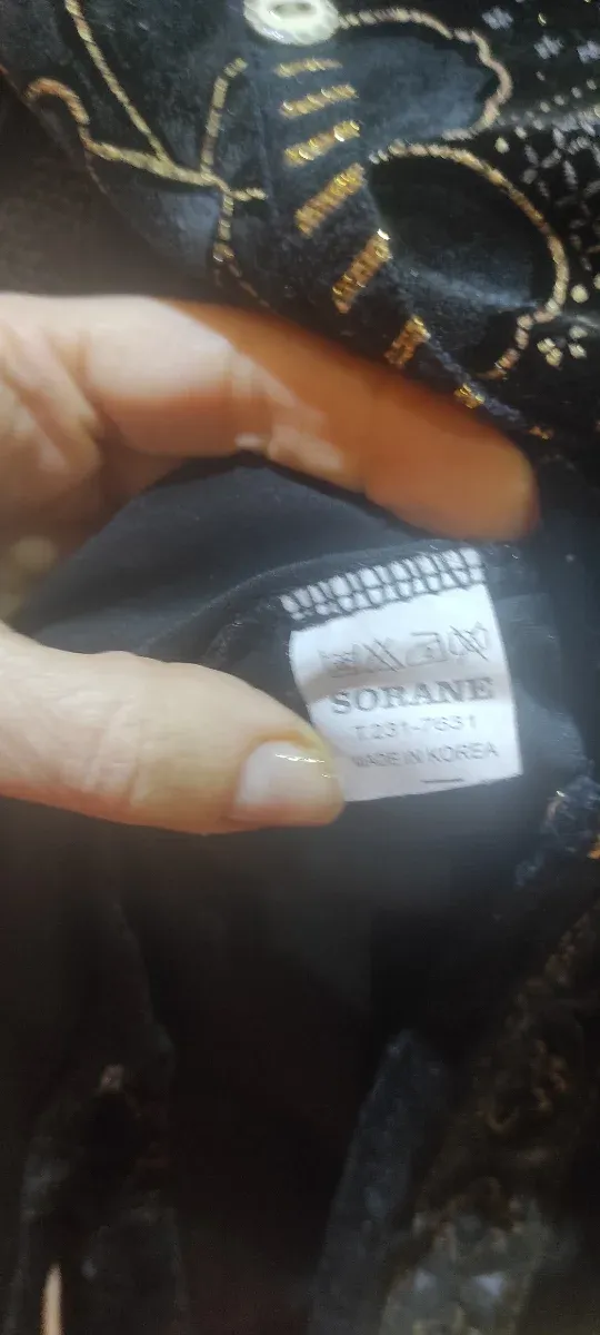 Jersey sedoso de mujer negro y dorado