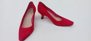 Zapatos de tacón carmesí Ursula Mascaró