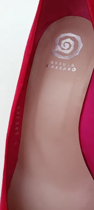 Zapatos de tacón carmesí Ursula Mascaró