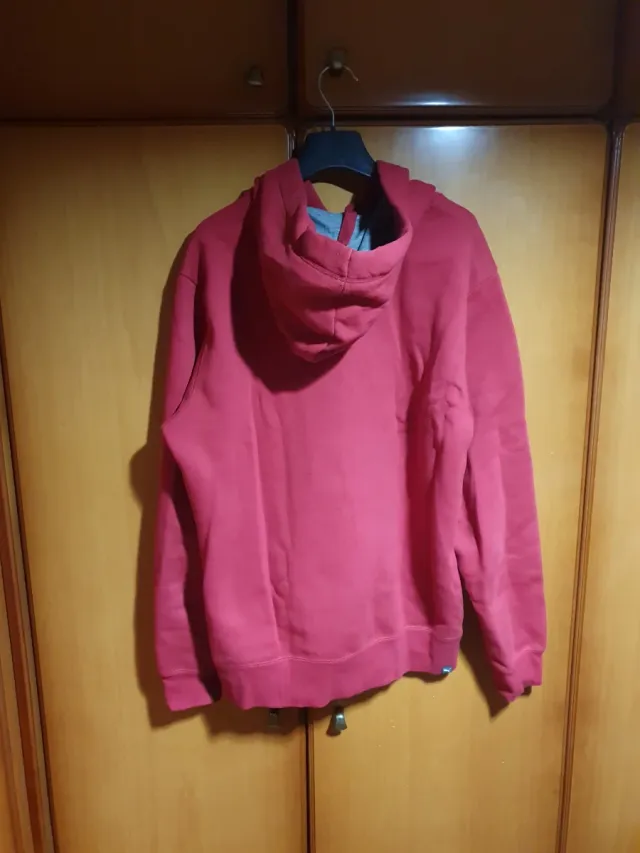 Sudadera Puma con capucha roja