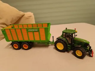 Tractor Siku 1:32 con remolque