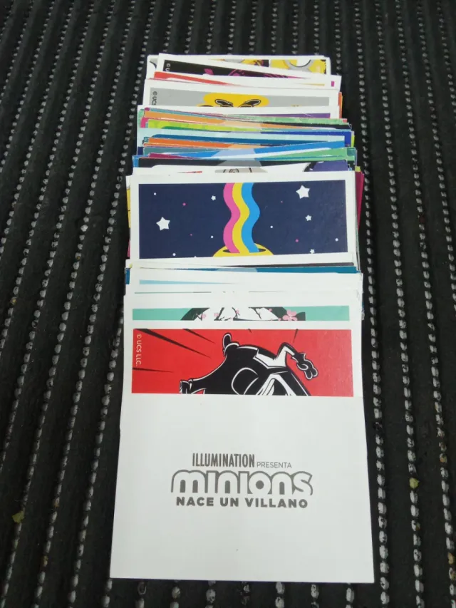 Lote  100 cromos Minions Nace un Villano ref 61