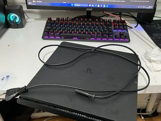 PS4 500GB + 2 Juegos: The Crew 2 y Far Cry Primal