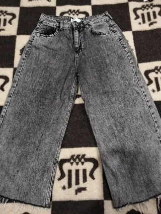 Vaqueros grises anchos