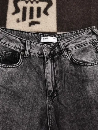 Vaqueros grises anchos