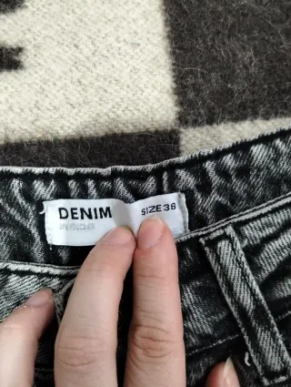 Vaqueros grises anchos