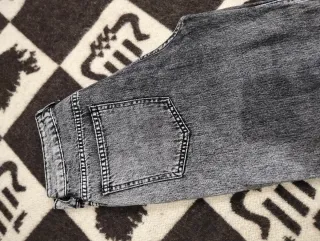 Vaqueros grises anchos