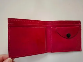 Cartera de cuero roja con sol