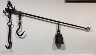 Balanza romana antigua de hierro