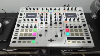 Controlador DJ Traktor Kontrol S8+funda y protecto