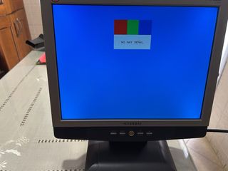 Pantalla Hyundai con altavoces y teclado