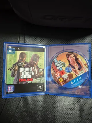 Consola PS4 + mando + 6 Juegos