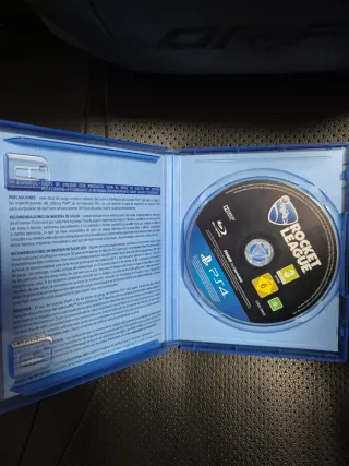 Consola PS4 + mando + 6 Juegos