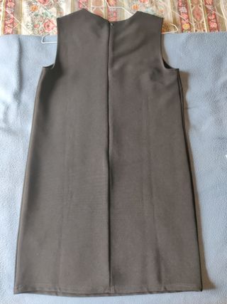 Abito nero con perline decorative