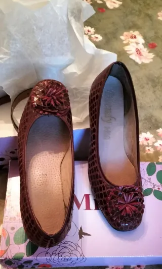 Zapatos de piel granate a estrenar