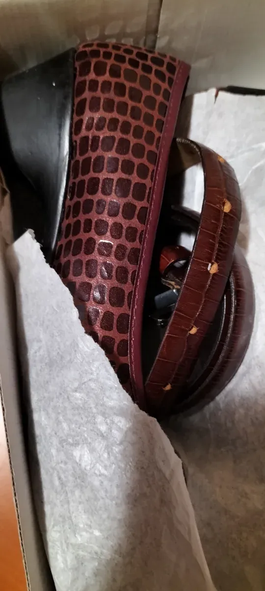 Zapatos de piel granate a estrenar