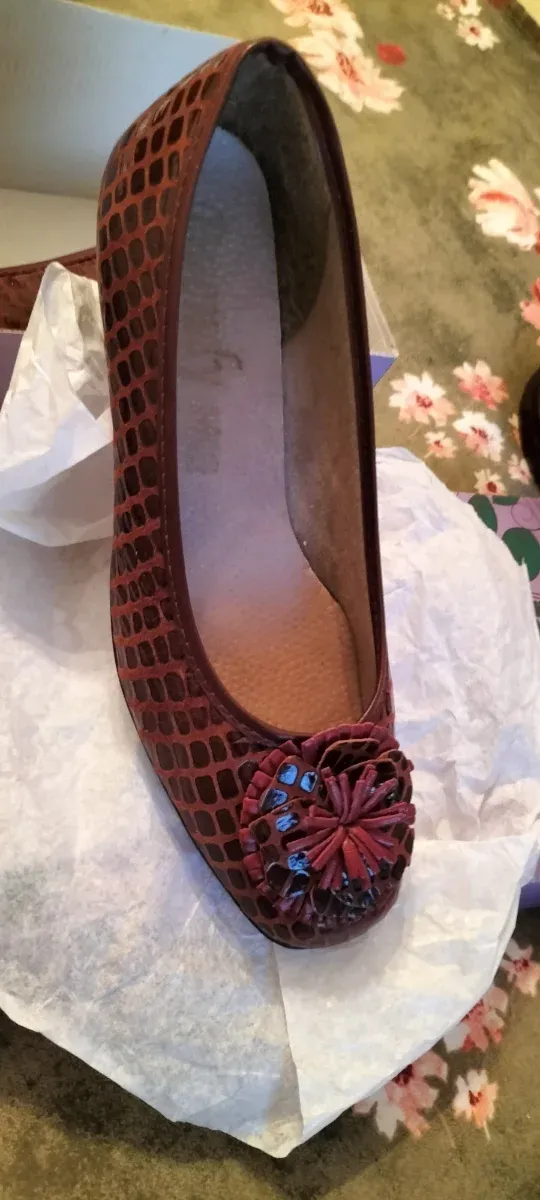 Zapatos de piel granate a estrenar