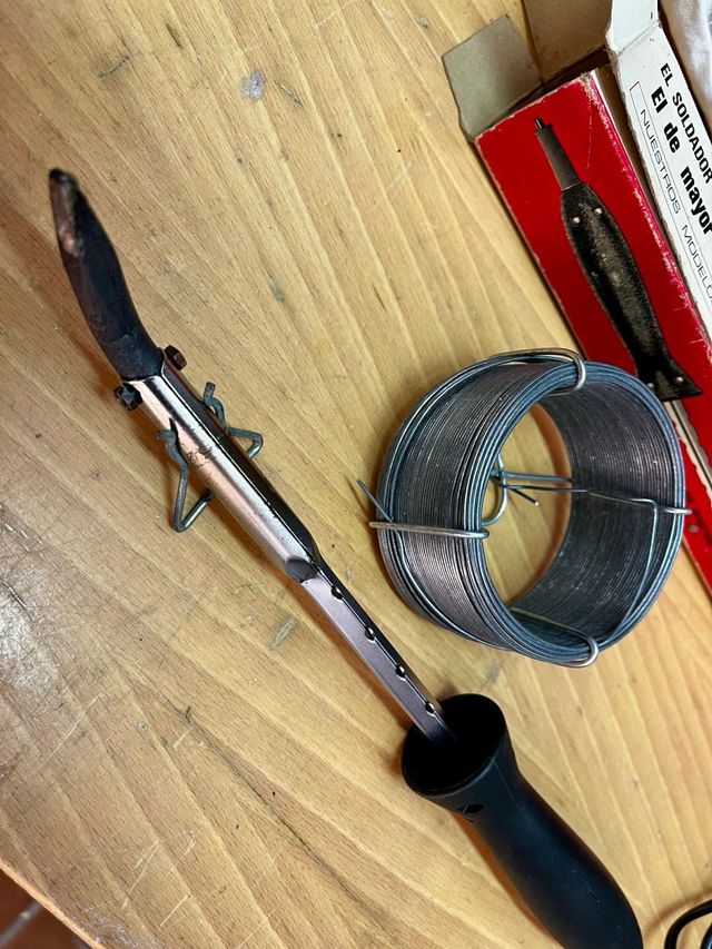 Soldador Eléctrico DAVI + Rollo Estaño