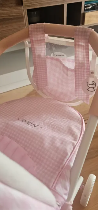 Cochecito de muñecas rosa