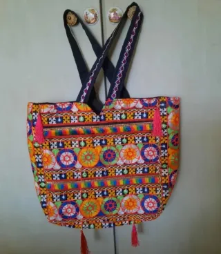 Bolso tipo shopper bordado multicolor