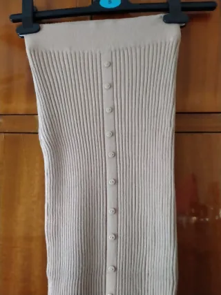 Falda beige de punto sin estrenar