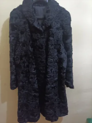 Abrigo Negro Garras Astrakán