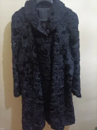 Abrigo Negro Garras Astrakán