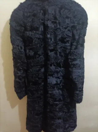 Abrigo Negro Garras Astrakán